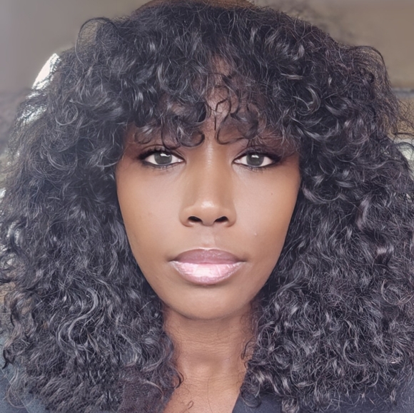 Meet your Posher, Maya - Picture 3 of 5